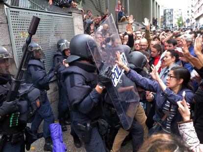 C&agrave;rrega policial a Girona l&#039;1-O.