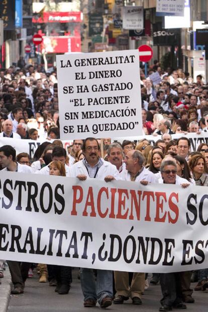 Manifestación de farmacéuticos, ayer por la mañana, en Alicante.