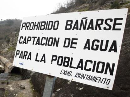 Garganta de agua que abastece el municipio de Candeleda (&Aacute;vila).