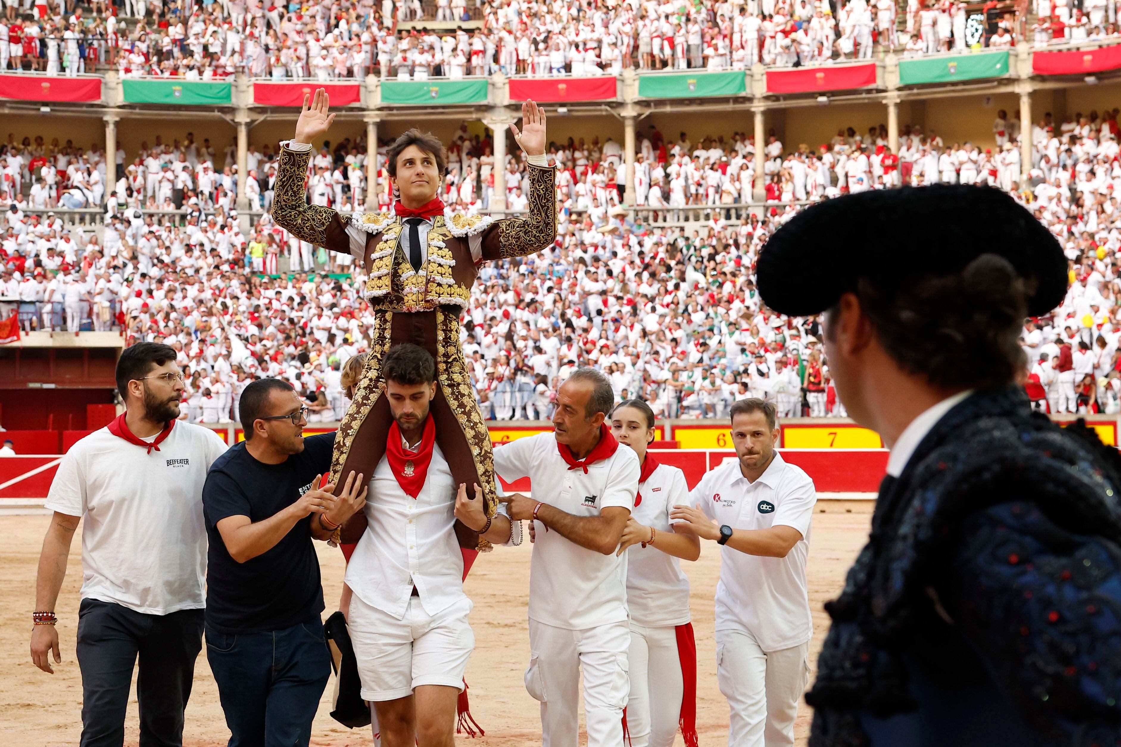 Roca Rey y Aguado, la corona y el aroma