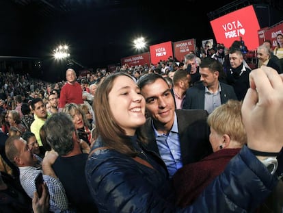 Caretaker PM Pedro Sánchez campaigning in Pamplona on Friday.