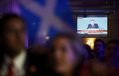El líder independentista y ministro principal escocés, Alex Salmond, durante su intervención en la que acepta el veredicto de las urnas.