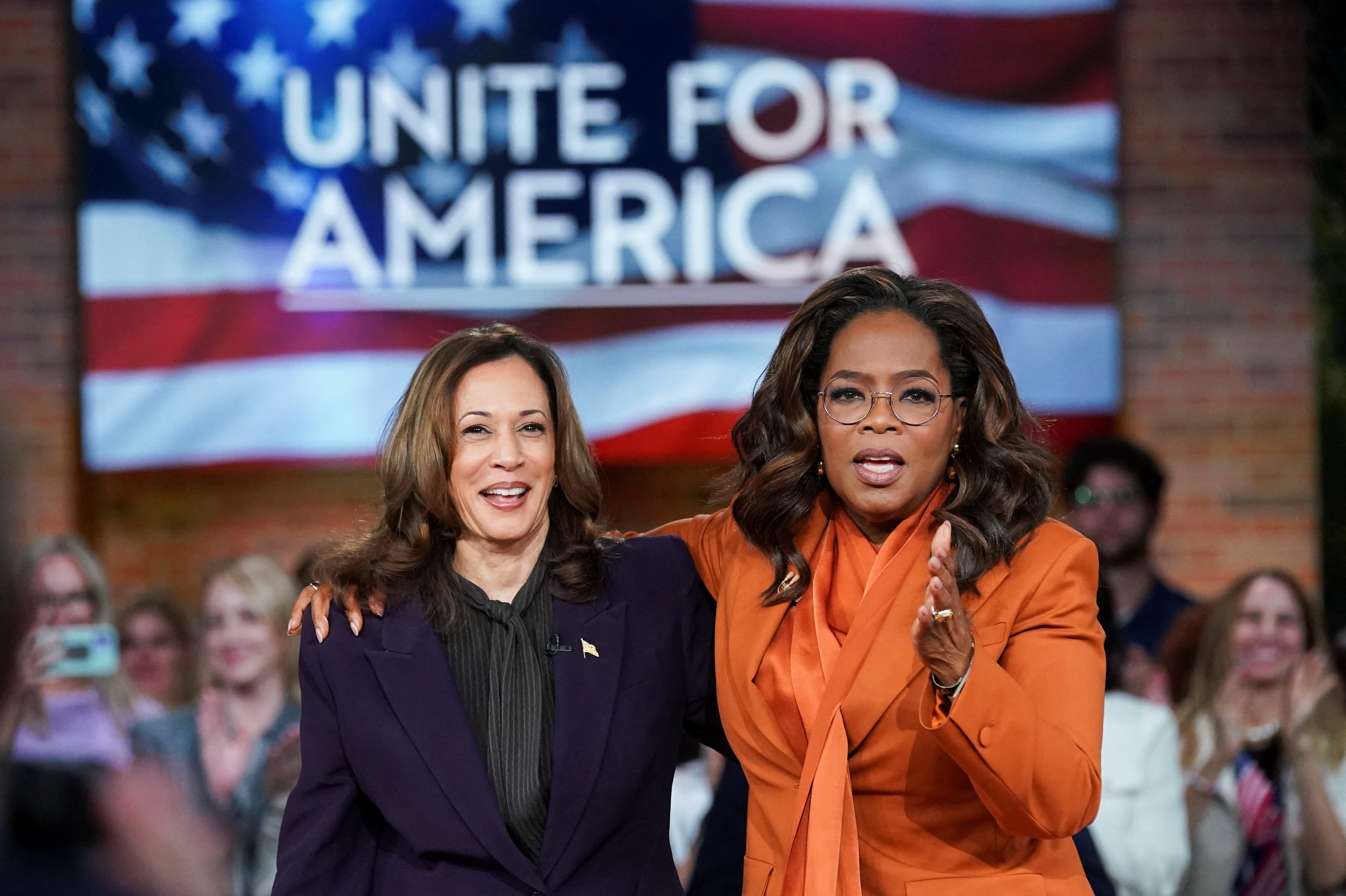 Kamala Harris recurre a Oprah Winfrey para cortejar a los votantes menos motivados 