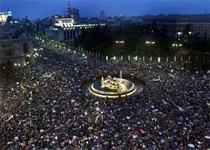 Manifestación en la plaza de Cibeles, de Madrid, contra los atentados terroristas del 11-M.