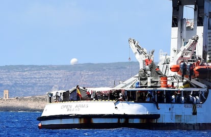 Es el enésimo caso de una embarcación humanitaria a la deriva en el Mediterráneo a la espera de que el Gobierno italiano y su ministro del Interior, el ultraderechista Matteo Salvini, le autorice desembarcar.