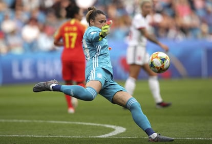La portera de la selección española, Sandra Paños, en acción.