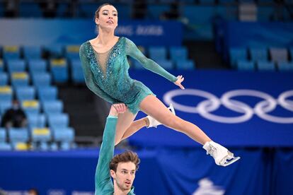 Laura Barquero y Marco Zandron, durante su exhibición de patinaje artístico en los Juegos Olímpicos de Invierno.