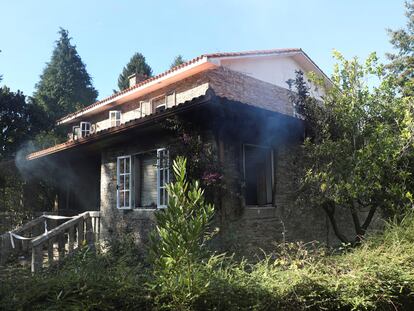 Estado en el que ha quedado la vivienda donde se situó el asesinato de Asunta Basterra, hace siete años, tras el incendio de la pasada madrugada que ha arrasado su interior.