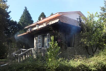 Estado en el que ha quedado la vivienda donde se situó el asesinato de Asunta Basterra, hace siete años, tras el incendio de la pasada madrugada que ha arrasado su interior.