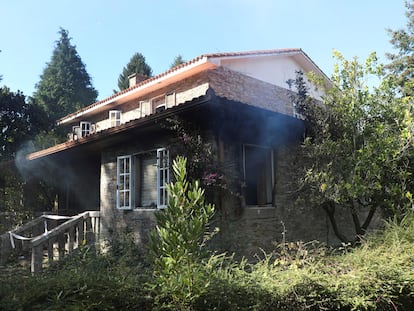 Estado en el que ha quedado la vivienda donde se situó el asesinato de Asunta Basterra, hace siete años, tras el incendio de la pasada madrugada que ha arrasado su interior.