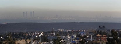 Nube de contaminación sobre Madrid, vista desde Torrelodones el pasado día 4.