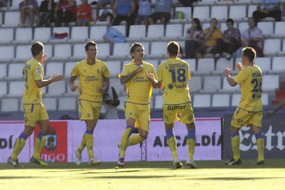 Los jugadores del Las Palmas celebran un gol.