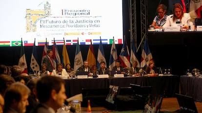 Encuentro de ministros de Justicia y fiscales en Antigua (Guatemala).