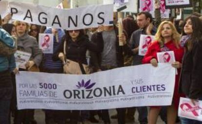 Trabajadores de Orizonia durante la concentración que han protagonizado esta mañana a las puertas de la sede ubicada en el Parc Bit de Palma, como parte de una protesta espontánea ante la situación que atraviesa la empresa.