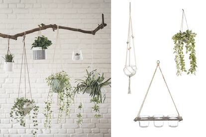 En la imagen: URBAN GARDEN C Bola de cristal con macram (5,99 ), Soporte colgante con tres botes de vidrio (19,99 ) y planta artificial suspendida (24, 99). Todo de Maisons du Monde.