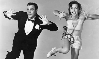 Los intérpretes Gene Kelly y Debbie Reynolds, en un ensayo preparatorio del filme 'Cantando bajo la lluvia'.