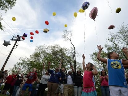 Globos en el aire en honor de Michelle Knight, una de las tres jóvenes de Cleveland desaparecidas.