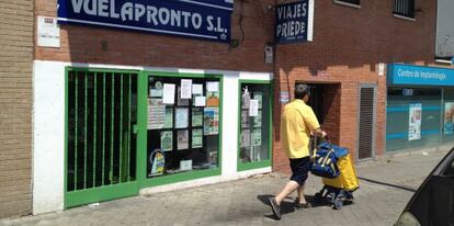 Agencia de viajes donde se produjo la estafa, en el barrio de Ascao.