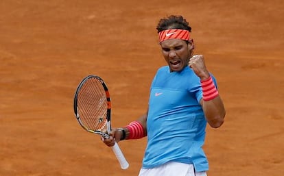 Nadal celebra un punto ante Johnson.