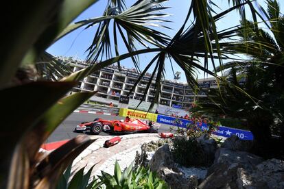 Kimi Raikkonen, en una curva del circuito de Montecarlo.