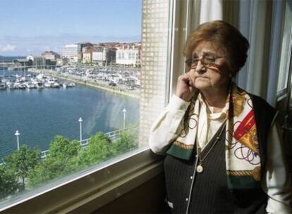 Corín Tellado, fotografiada en su casa de Gijón en el verano del año 2000.