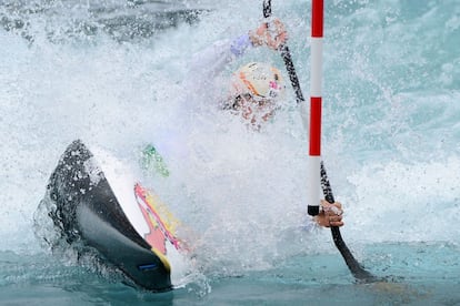 El español Samuel Hernanz, en la semifinal de aguas bravas K1.