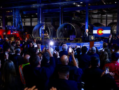 El presidente estadounidense Joe Biden habla sobre economía en un acto en Colorado.