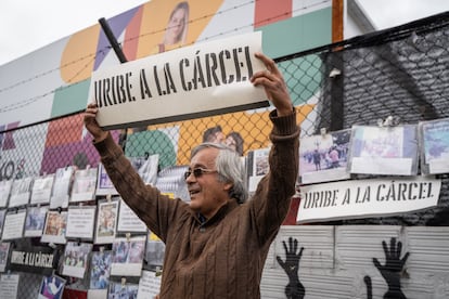 En octubre de 2019, Uribe fue citado por primera vez a declarar ante la Corte Suprema. 