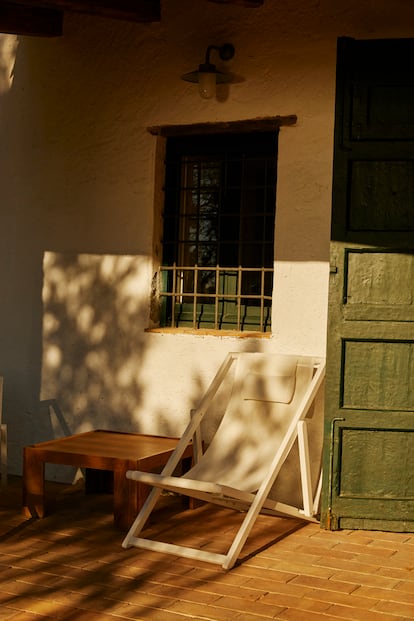 Un detalle de la terraza con vistas al mar.