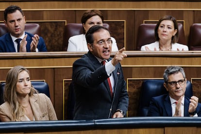 El ministro de Asuntos Exteriores, Unión Europea y Cooperación, José Manuel Albares, interviene durante el pleno en el Congreso, este jueves.