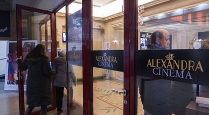 Puertas del Cine Alexandra.