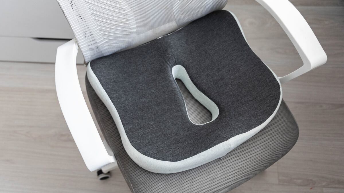 Alivian la presión del coxis y mejoran la postura lumbar: estos cojines ergonómicos para silla arrasan en Amazon.