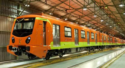Tren de la Ciudad de M&eacute;xico, fabricado por CAF.