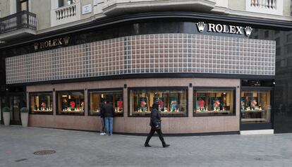 Fachada de la joyería Tous del paseo de Gràcia esquina Grande Vía, donde el 1934 abrió sus puertas la joyería Roca.