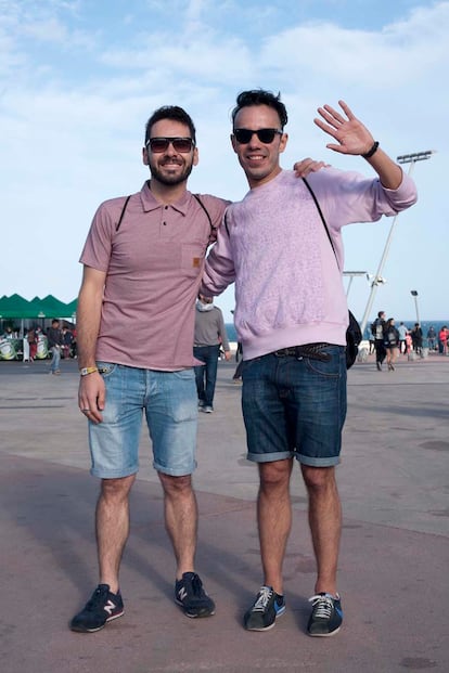 Tiago es portugués y Luis, de México. Residen en Barcelona y son un par de melómanos empedernidos que nunca fallan a su cita con el Primavera Sound.