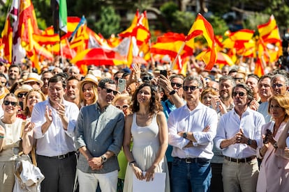 Feijóo, junto a Ayuso y Moreno Bonilla, este domingo en Madrid.