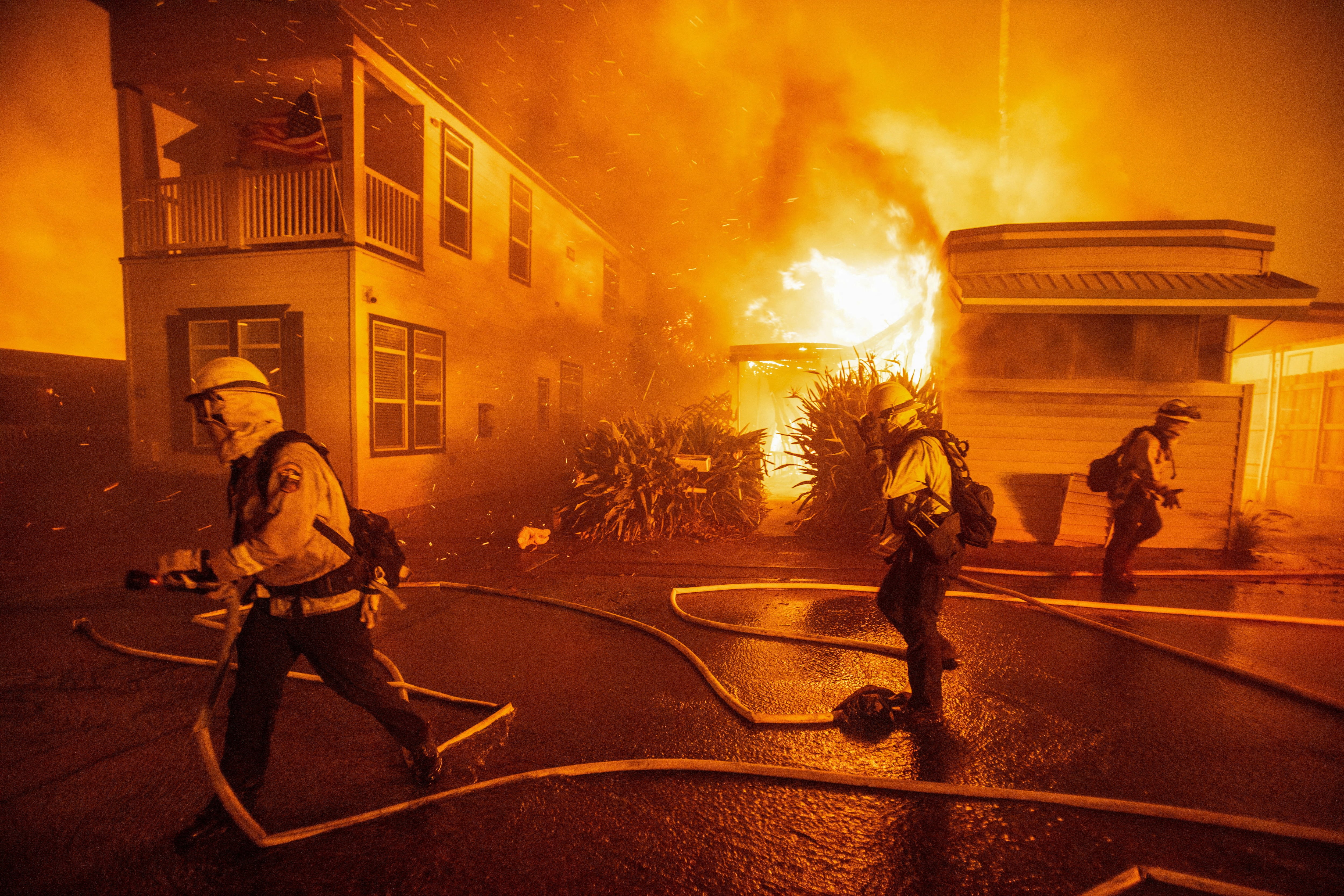 Incendios en California, en vivo | El nuevo incendio ‘Kenneth’ crece rápidamente y amenaza viviendas