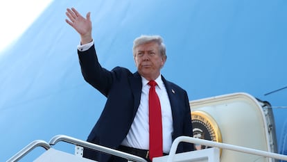 Donald Trump viaja a Alaska para reunirse con su homólogo ruso, Vladímir Putin.
