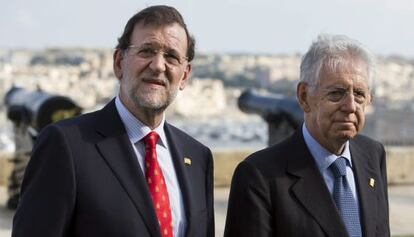 El presidente, Mariano Rajoy, y el primer ministro italiano, Mario Monti, en Malta el 5 de octubre de 2012