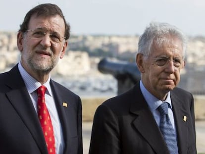 El presidente, Mariano Rajoy, y el primer ministro italiano, Mario Monti, en Malta el 5 de octubre de 2012