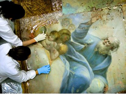 Estudiantes en el taller de Restauración de la Universidad Politécnica de València.
