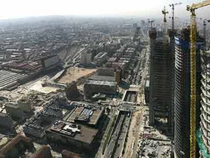 Los cuatro nuevos rascacielos, en obras, que se yerguen junto al paseo de la Castellana.