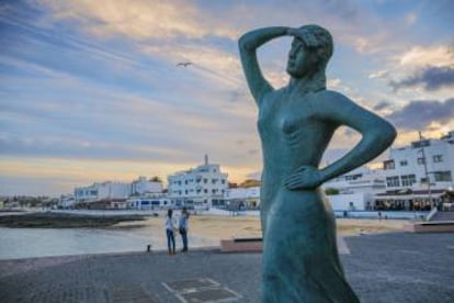 Monumento a los marineros y pescadores perdidos en Corralejo (Fuertevenura).