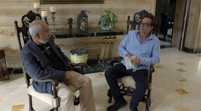 Leonardo Padura conversa con Mauricio Vicent en La Habana.