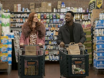 Anne Hathaway y Gary Carr, en el tercer capítulo de 'Modern Love'.