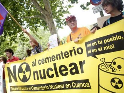 Protesta contra el cementerio nuclear frente al Consejo de Seguridad.