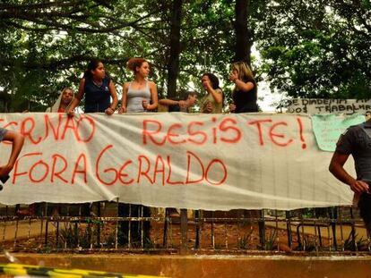 Estudantes na Fern&atilde;o Dias, escola ocupada em Pinheiros.