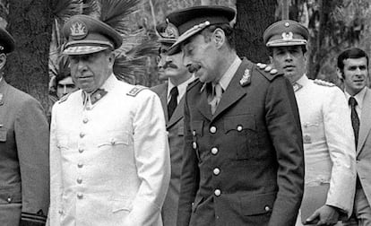 Os ditadores do Chile, Augusto Pinochet, e da Argentina, Jorge Videla.