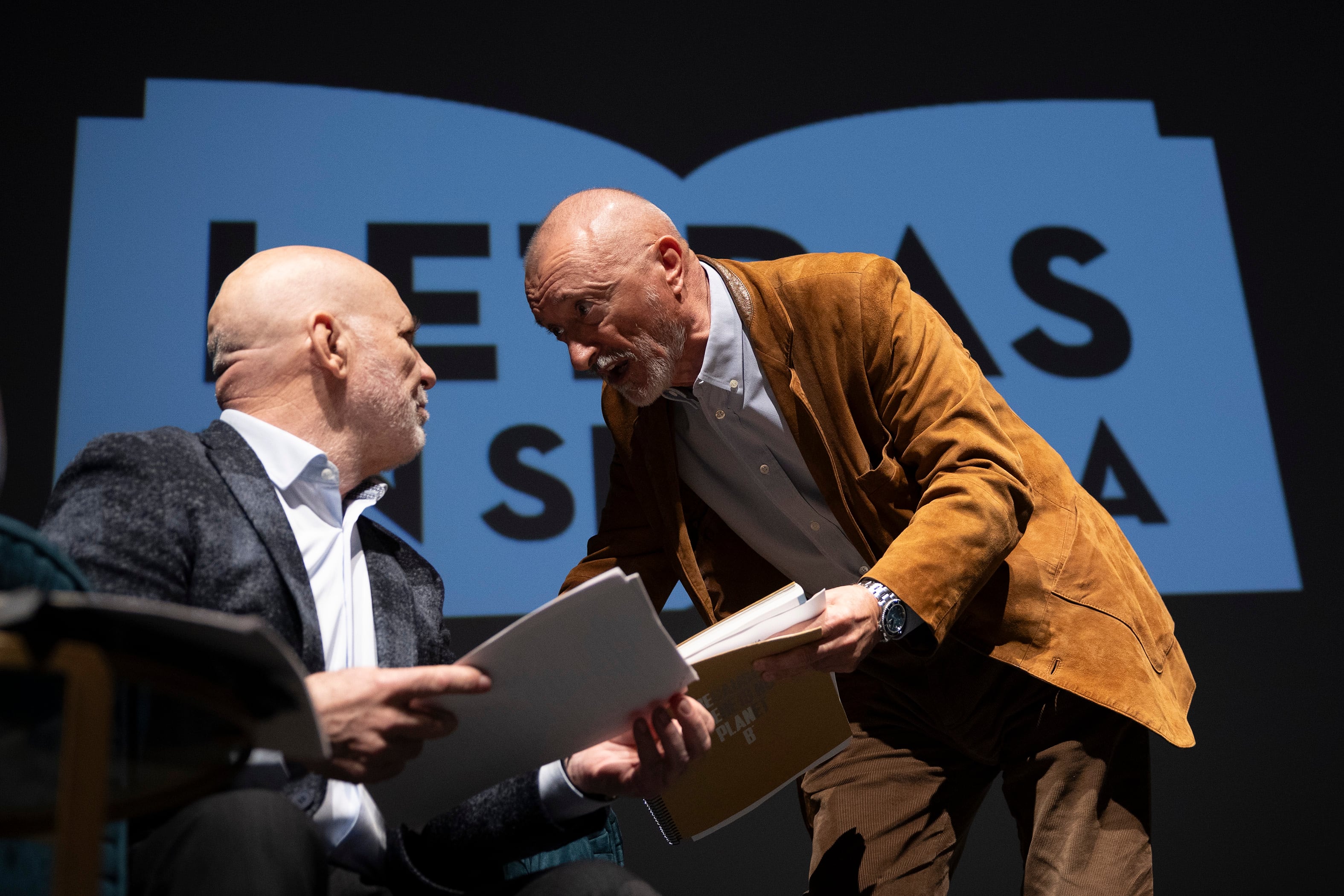 Jesús Vigorra y Arturo Pérez-Reverte, en la rueda de prensa de este lunes en Sevilla. 