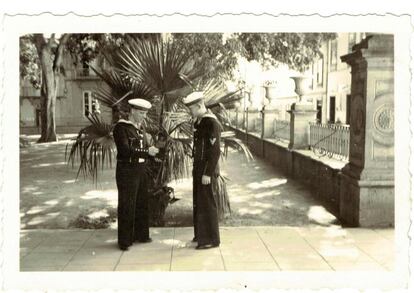 Sailors from the ‘Deutschland’ in Príncipe de Santa Cruz square on Tenerife, in February 1939.